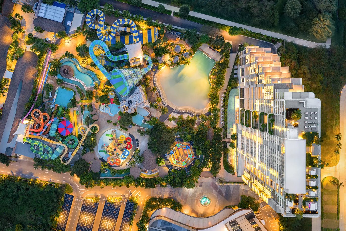 Сверху: VEHHA и Holiday Inn